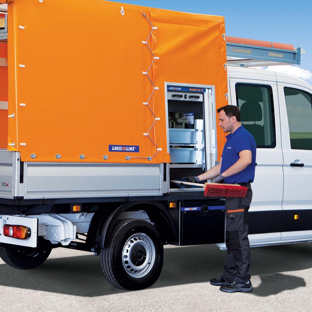 Pickup / Pritschenwagen mit LogicLine Transportbox auf der Ladefläche
